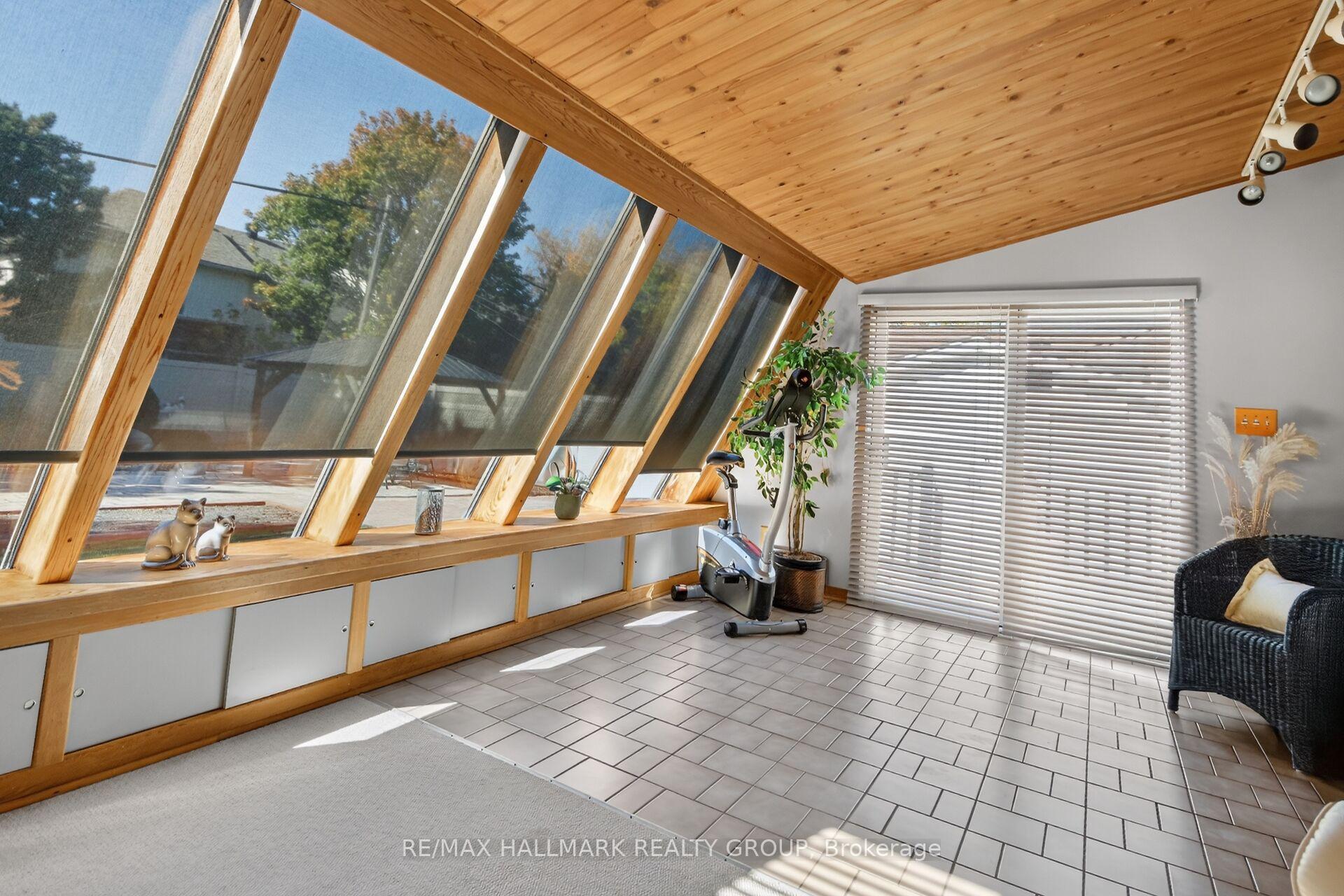 Photo 17 of 1592 Maxime Street, Ottawa, Pineview — HOMEH