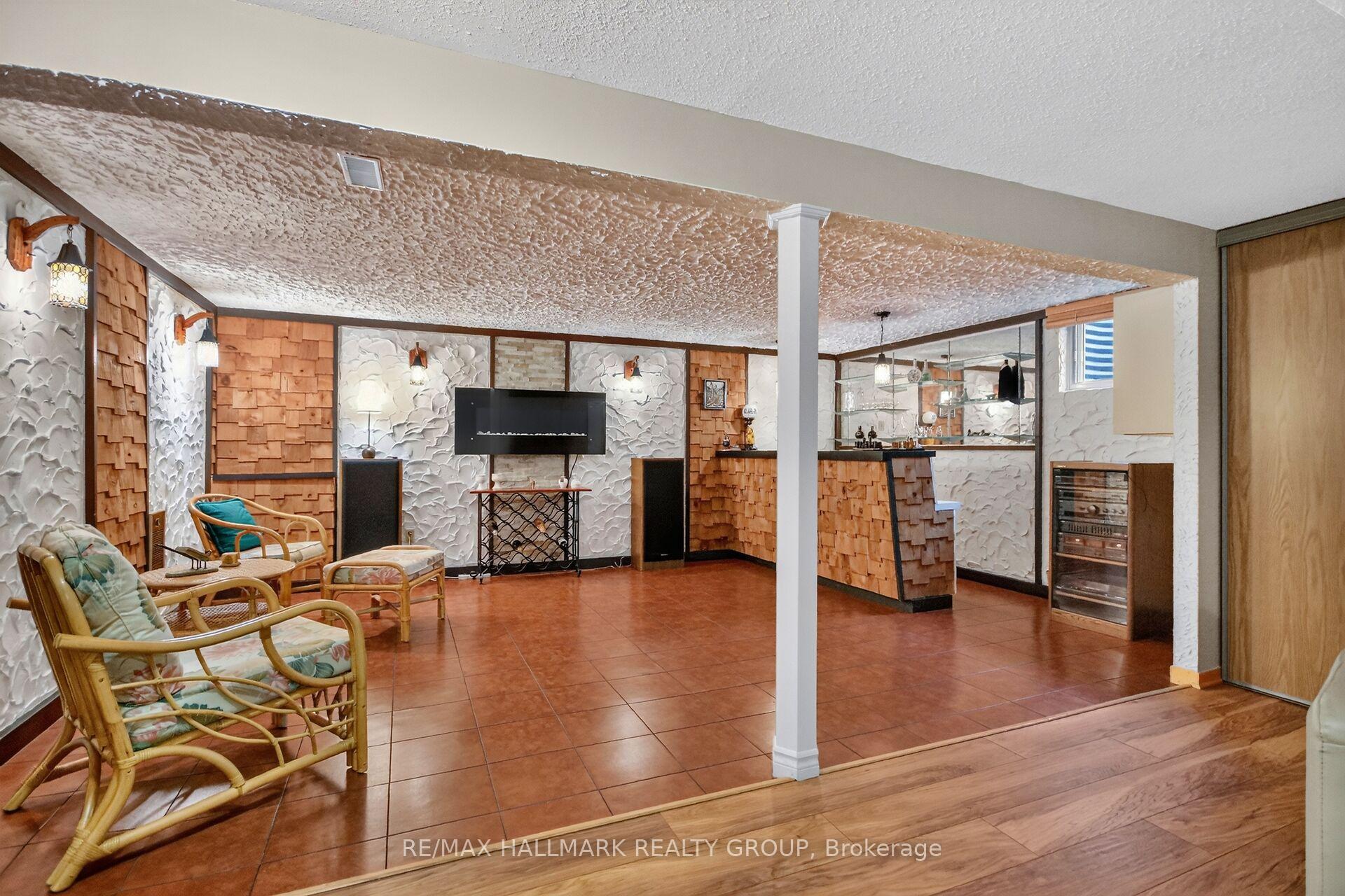 Photo 31 of 1592 Maxime Street, Ottawa, Pineview — HOMEH