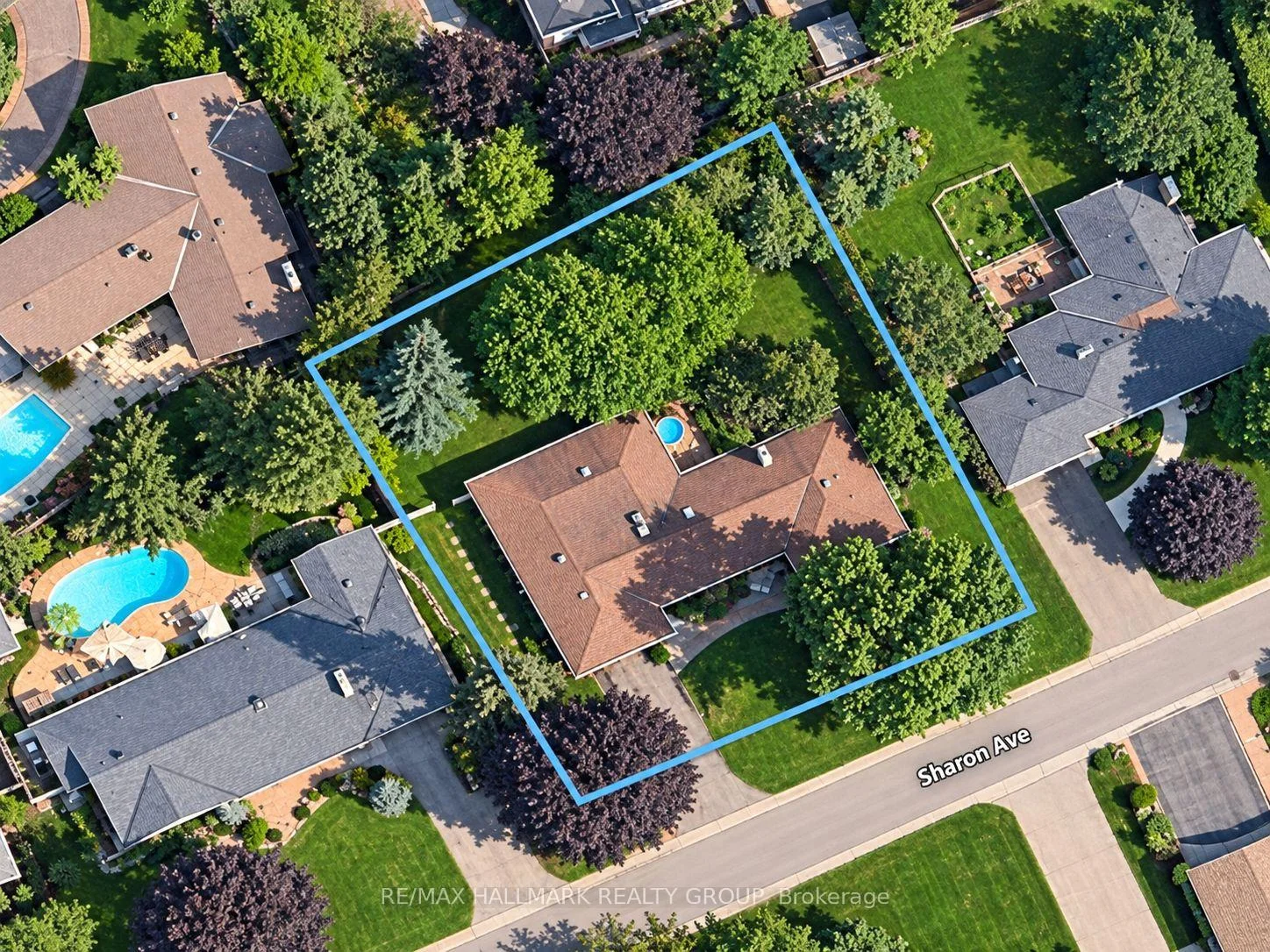 Photo 3 of 1592 Maxime Street, Ottawa, Pineview — HOMEH