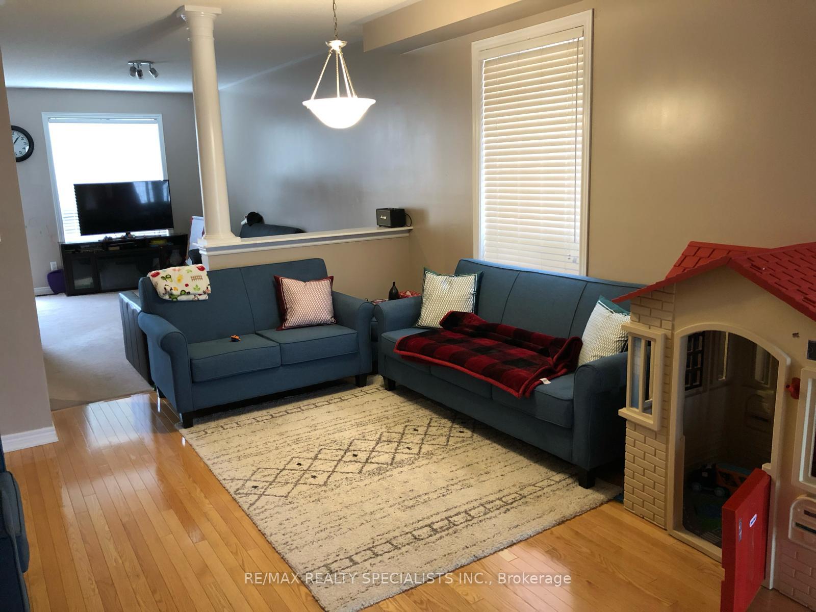 Photo 7 of 77 Calm Waters Crescent, Brampton, Madoc — HOMEH