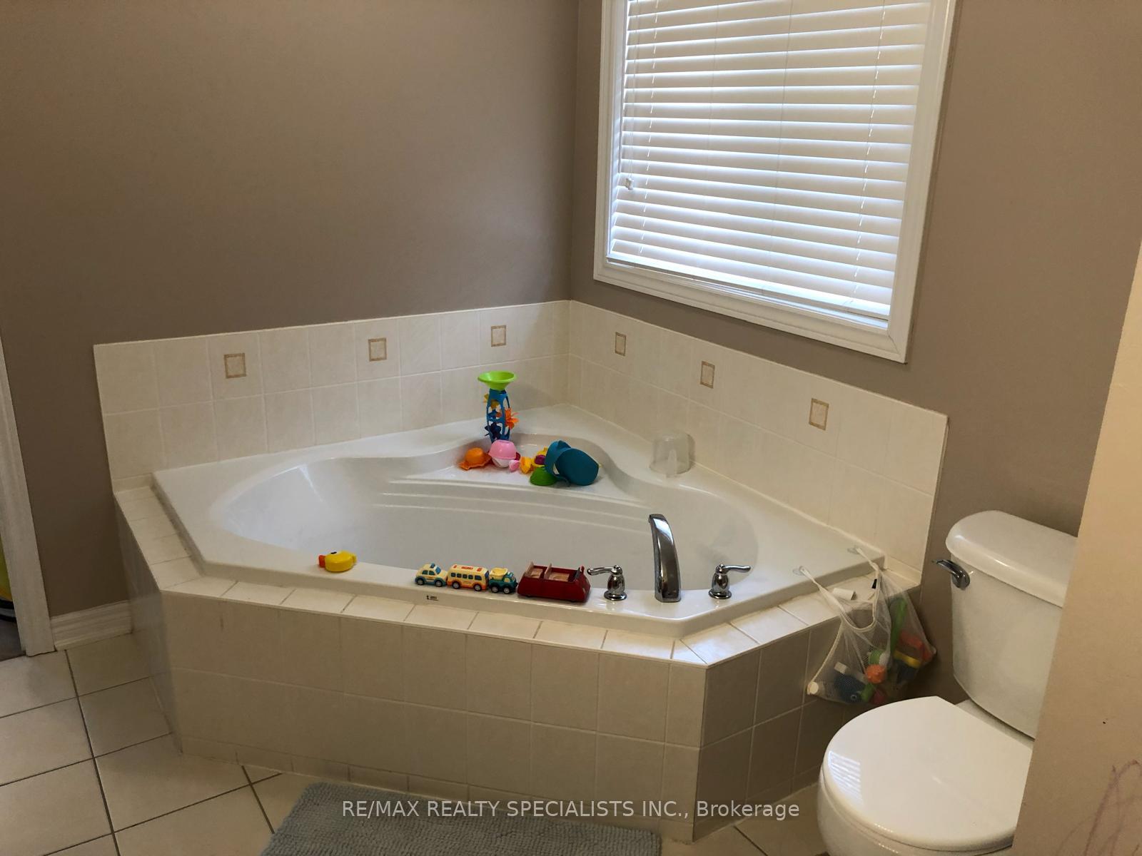 Photo 10 of 77 Calm Waters Crescent, Brampton, Madoc — HOMEH