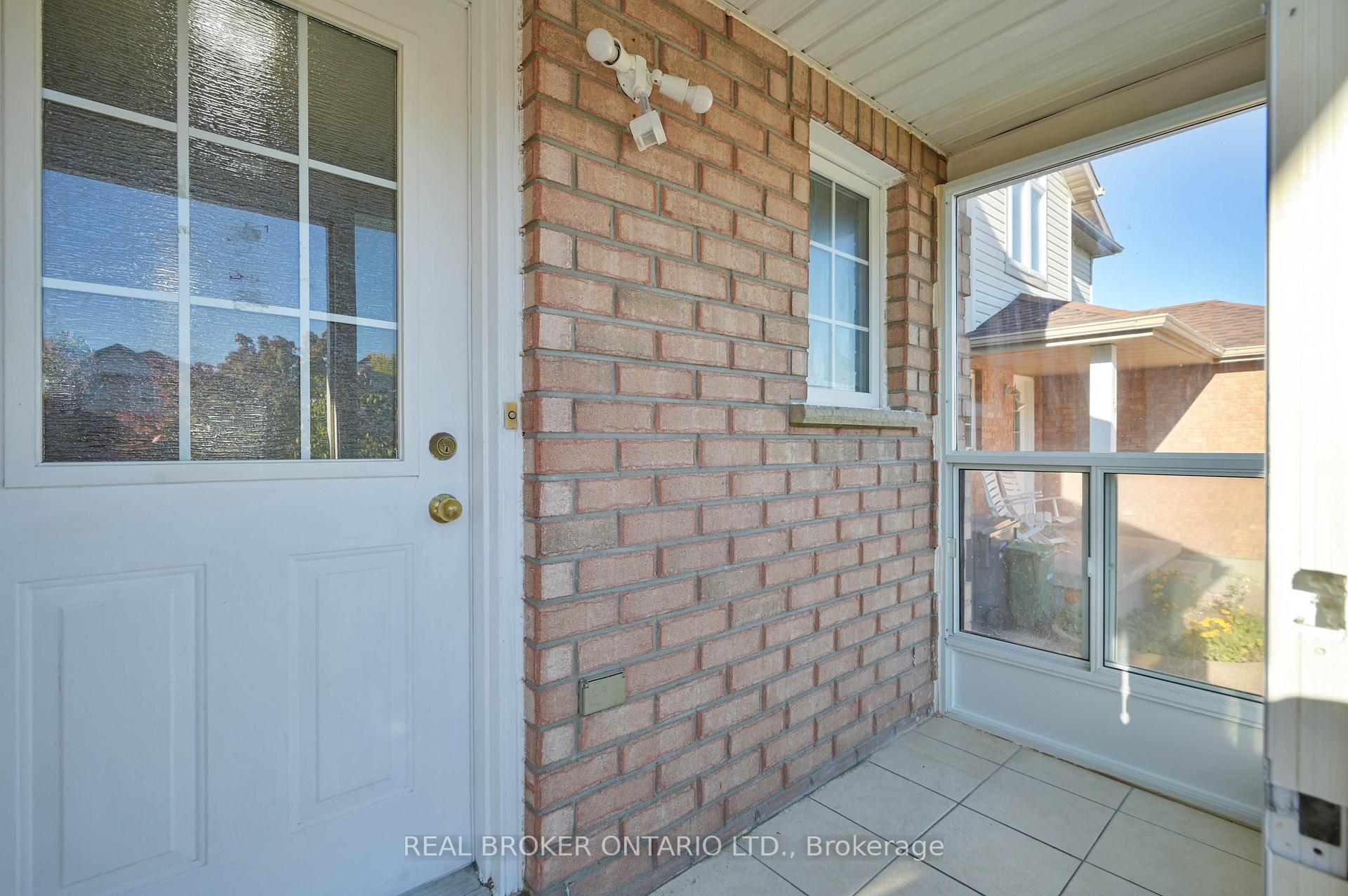 Photo 4 of 26 Castlebury Drive, Guelph, Willow West/Sugarbush/West Acres — HOMEH