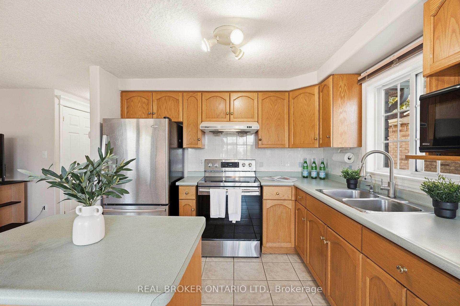 Photo 7 of 26 Castlebury Drive, Guelph, Willow West/Sugarbush/West Acres — HOMEH