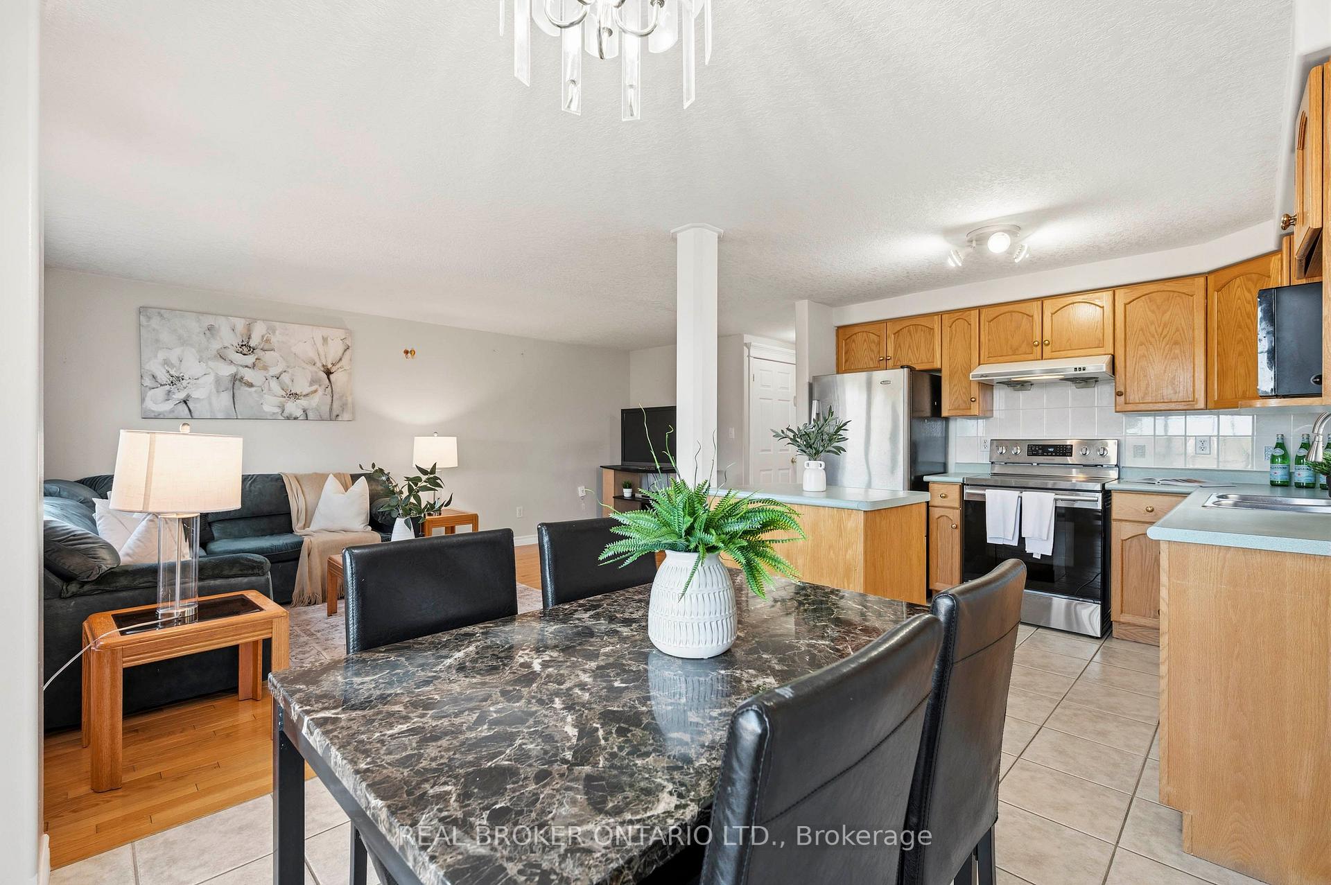 Photo 11 of 26 Castlebury Drive, Guelph, Willow West/Sugarbush/West Acres — HOMEH