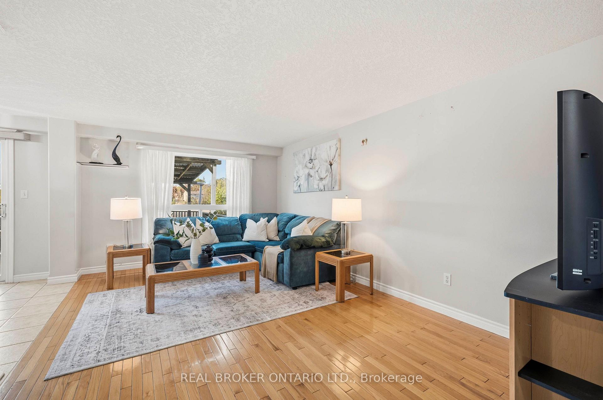 Photo 12 of 26 Castlebury Drive, Guelph, Willow West/Sugarbush/West Acres — HOMEH