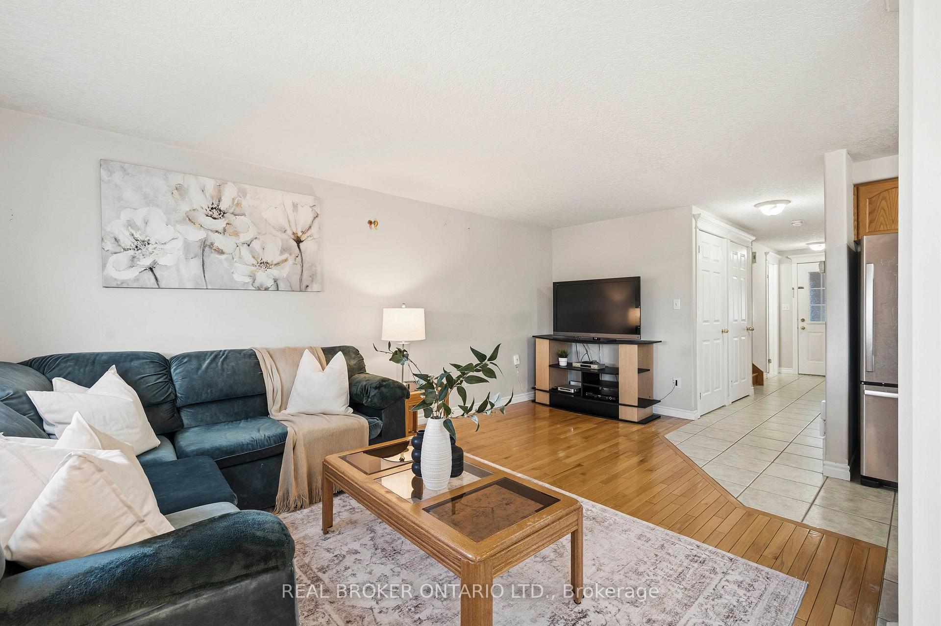 Photo 13 of 26 Castlebury Drive, Guelph, Willow West/Sugarbush/West Acres — HOMEH