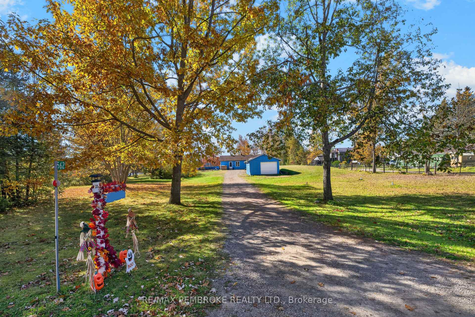 Photo 3 of 562 Bayview Drive, Whitewater Region, Whitewater Region — HOMEH