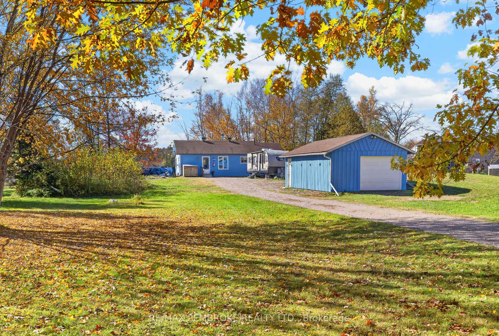 Photo 4 of 562 Bayview Drive, Whitewater Region, Whitewater Region — HOMEH