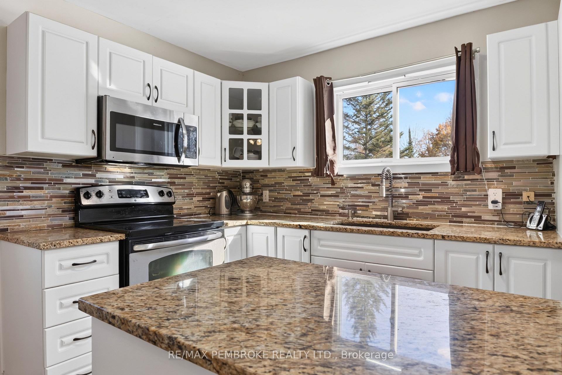 Photo 12 of 562 Bayview Drive, Whitewater Region, Whitewater Region — HOMEH