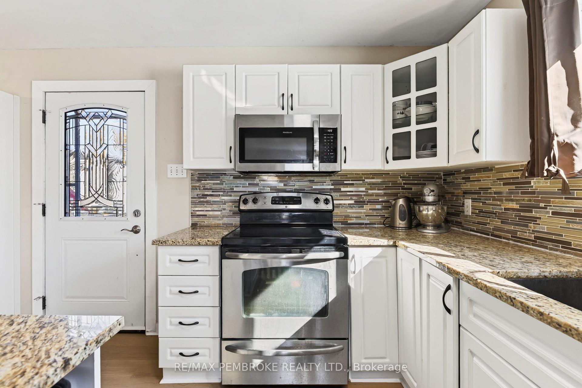 Photo 13 of 562 Bayview Drive, Whitewater Region, Whitewater Region — HOMEH