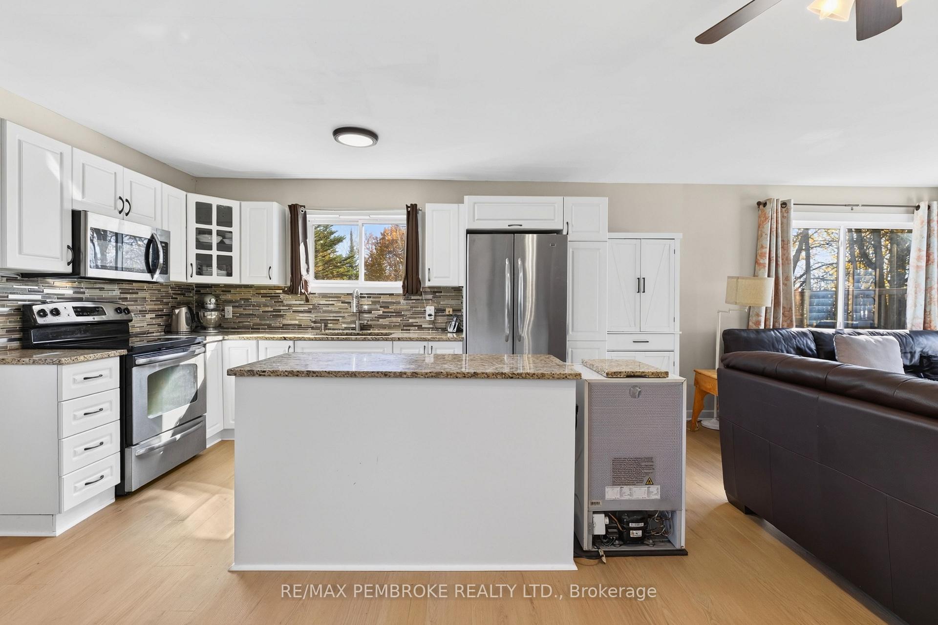 Photo 14 of 562 Bayview Drive, Whitewater Region, Whitewater Region — HOMEH