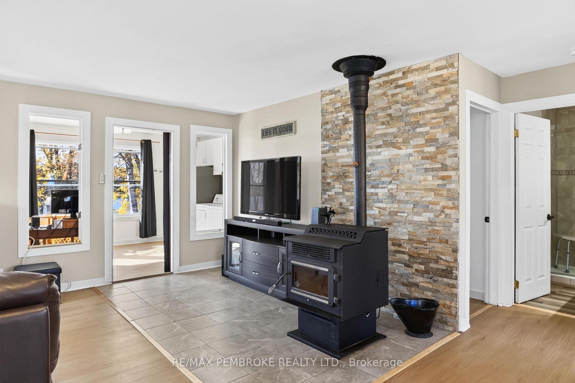 Photo 20 of 562 Bayview Drive, Whitewater Region, Whitewater Region — HOMEH