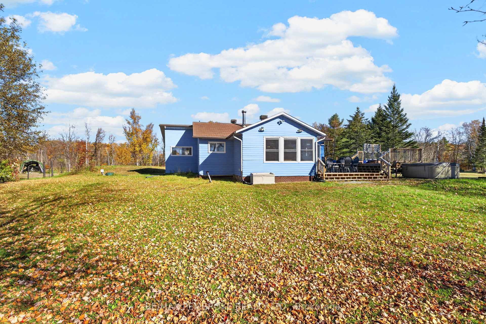 Photo 33 of 562 Bayview Drive, Whitewater Region, Whitewater Region — HOMEH