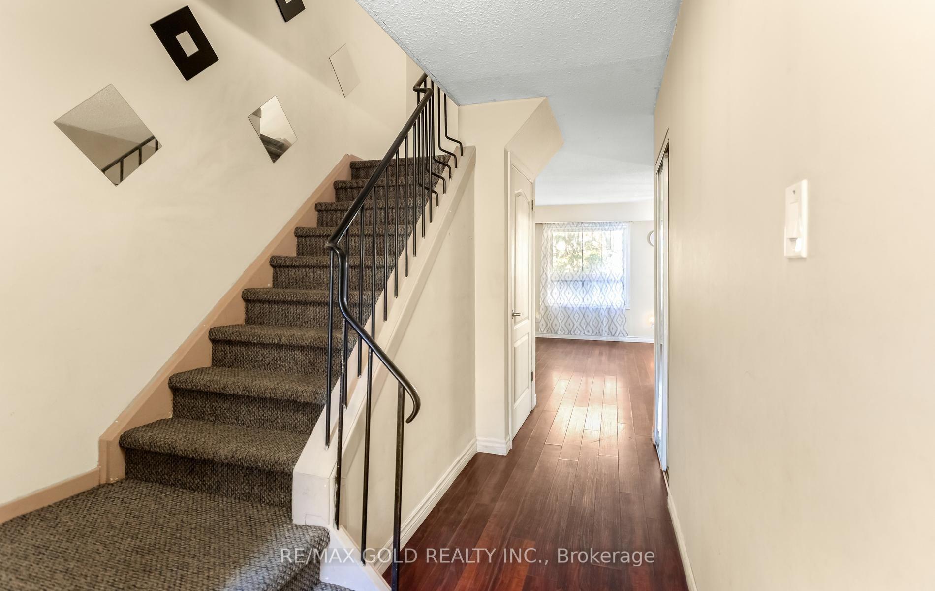 Photo 5 of Unit 17, 2315 Bromsgrove Road, Mississauga, Clarkson — HOMEH