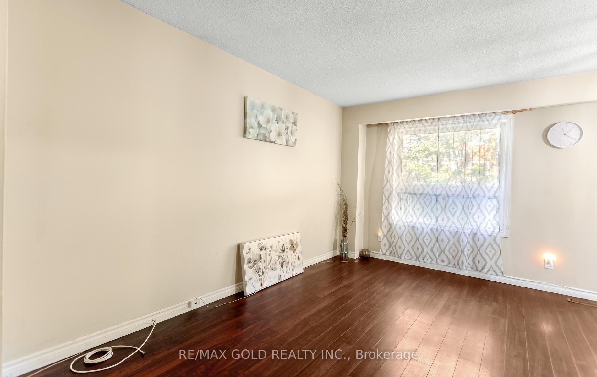 Photo 7 of Unit 17, 2315 Bromsgrove Road, Mississauga, Clarkson — HOMEH