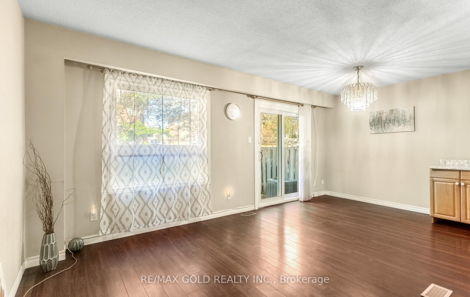 Photo 8 of Unit 17, 2315 Bromsgrove Road, Mississauga, Clarkson — HOMEH