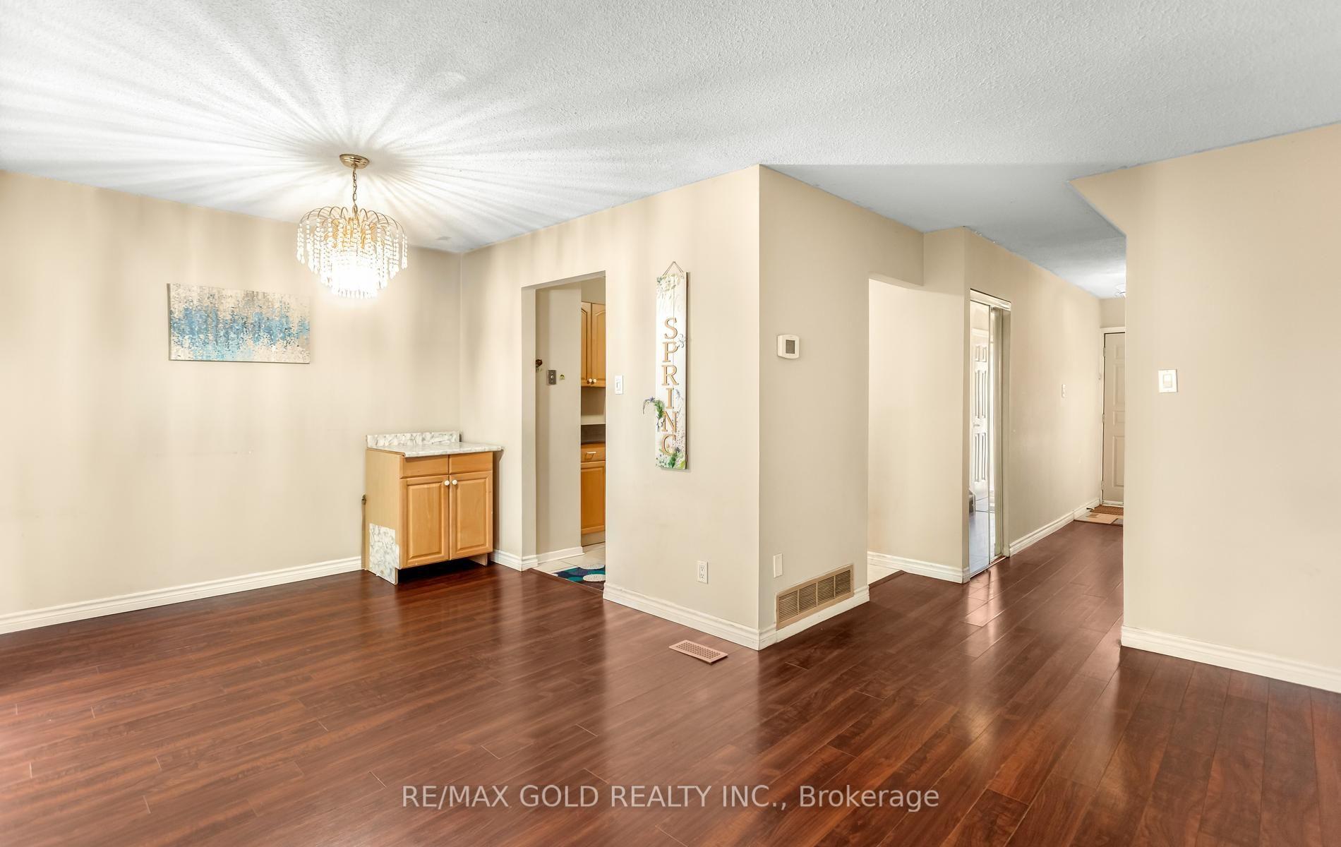 Photo 11 of Unit 17, 2315 Bromsgrove Road, Mississauga, Clarkson — HOMEH
