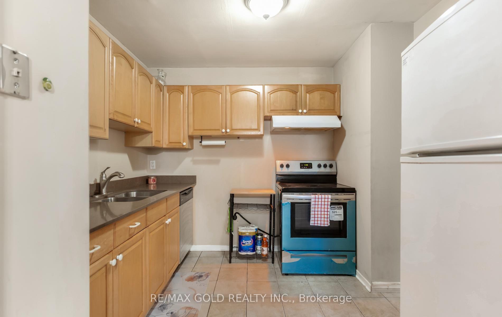 Photo 14 of Unit 17, 2315 Bromsgrove Road, Mississauga, Clarkson — HOMEH