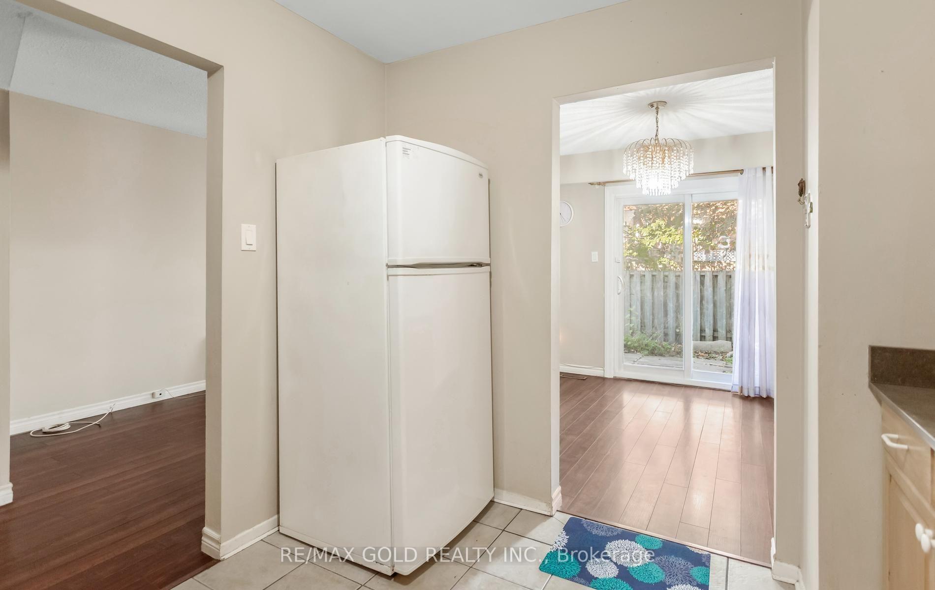 Photo 17 of Unit 17, 2315 Bromsgrove Road, Mississauga, Clarkson — HOMEH