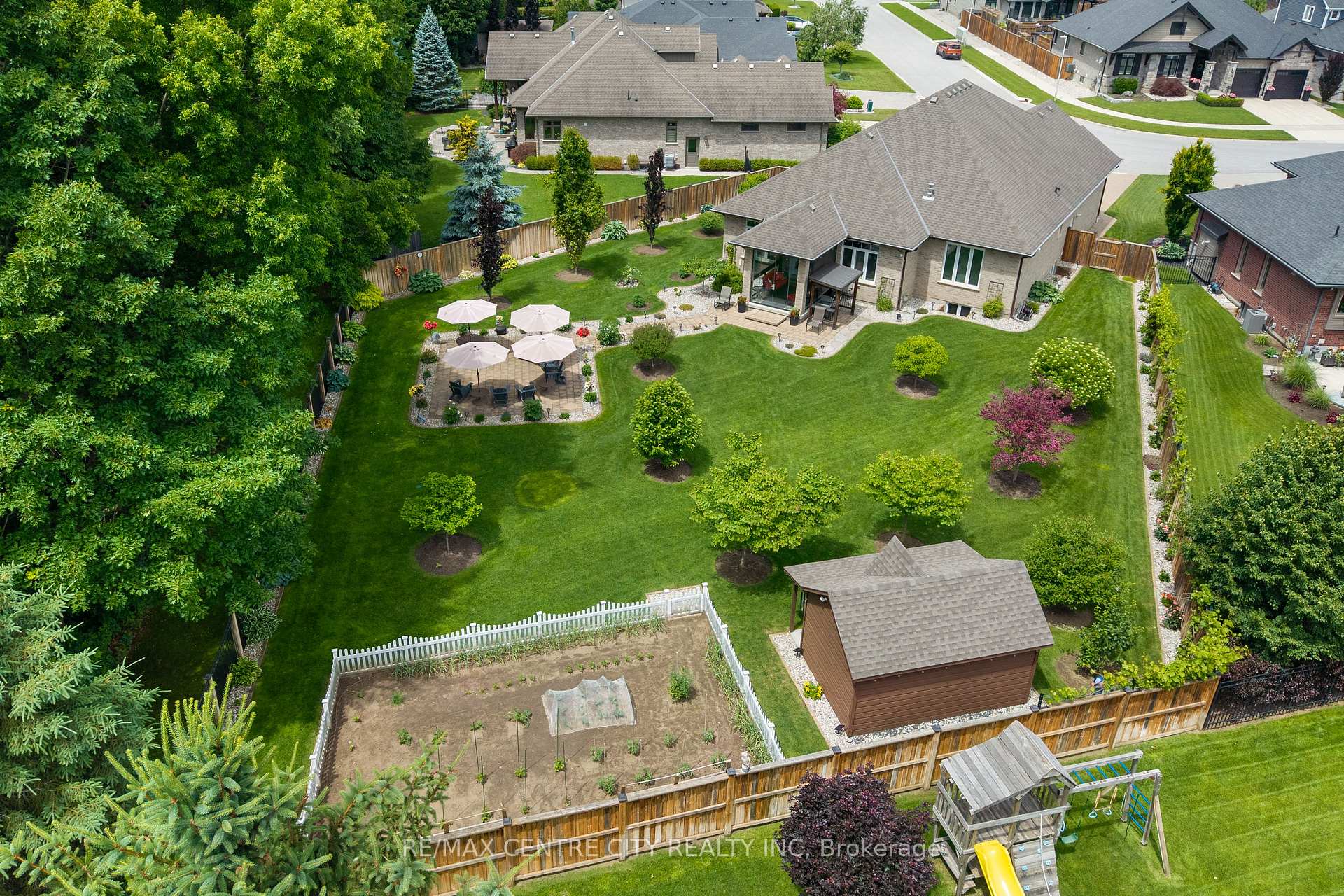 Photo 6 of 51 Ashby Crescent, Strathroy-Caradoc, NW — HOMEH