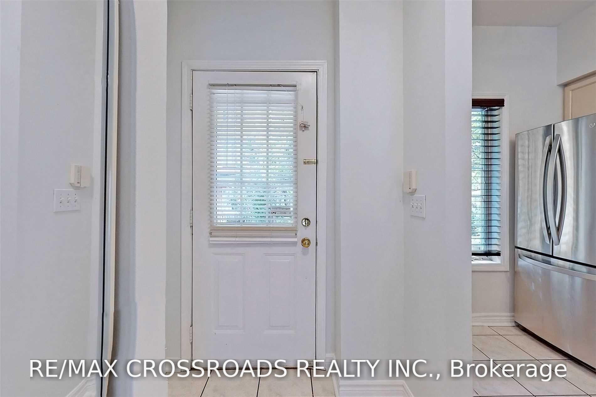Photo 4 of Unit 9, 22 St Moritz Way, Markham, Unionville — HOMEH