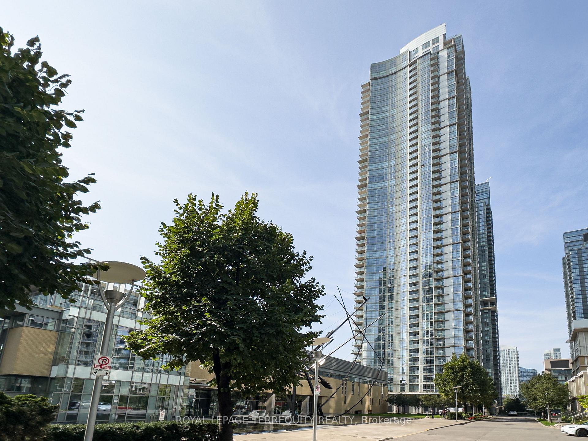 Photo 3 of Unit 4512, 35 Mariner Terrace, Toronto, Waterfront Communities — HOMEH