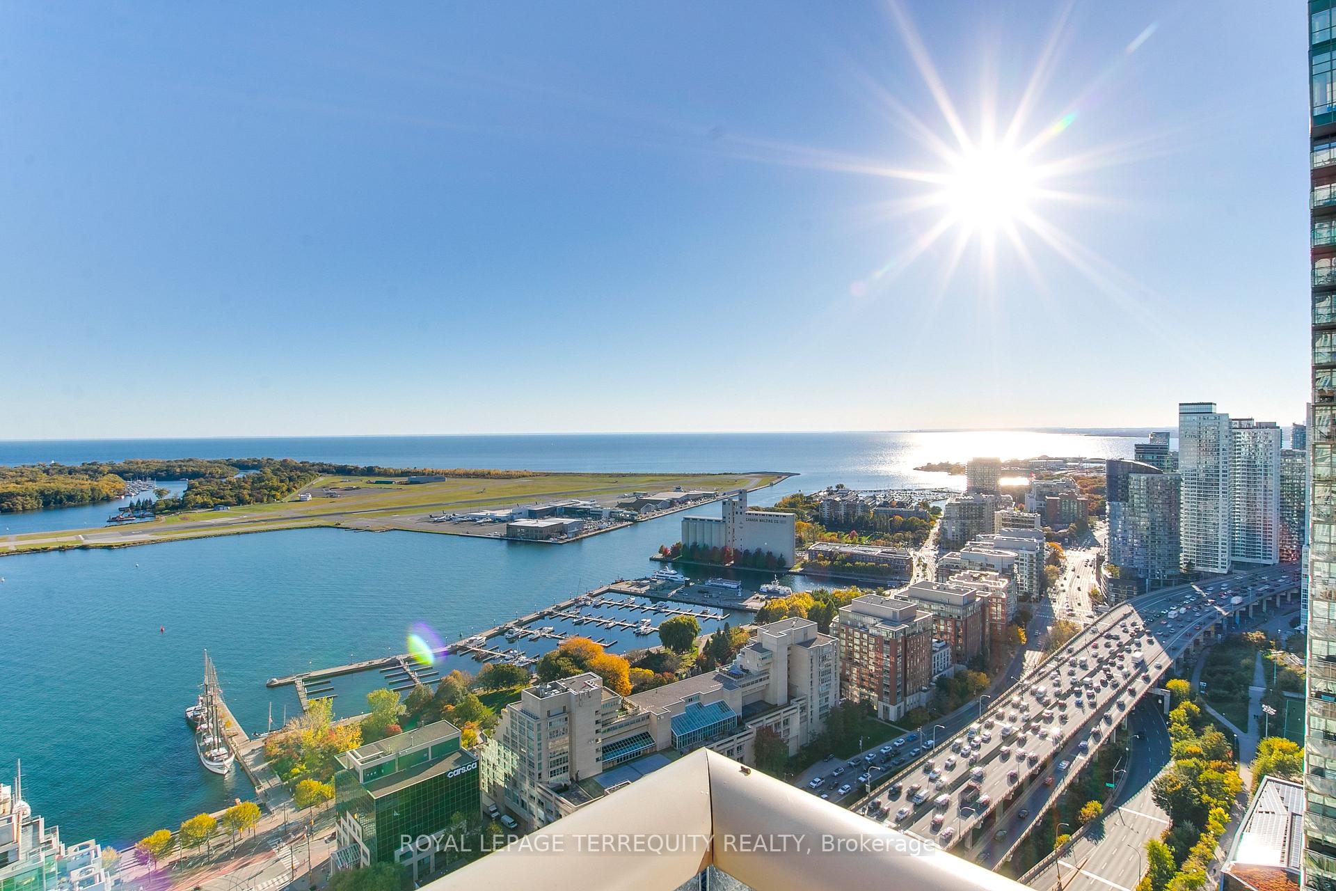Photo 4 of Unit 4512, 35 Mariner Terrace, Toronto, Waterfront Communities — HOMEH