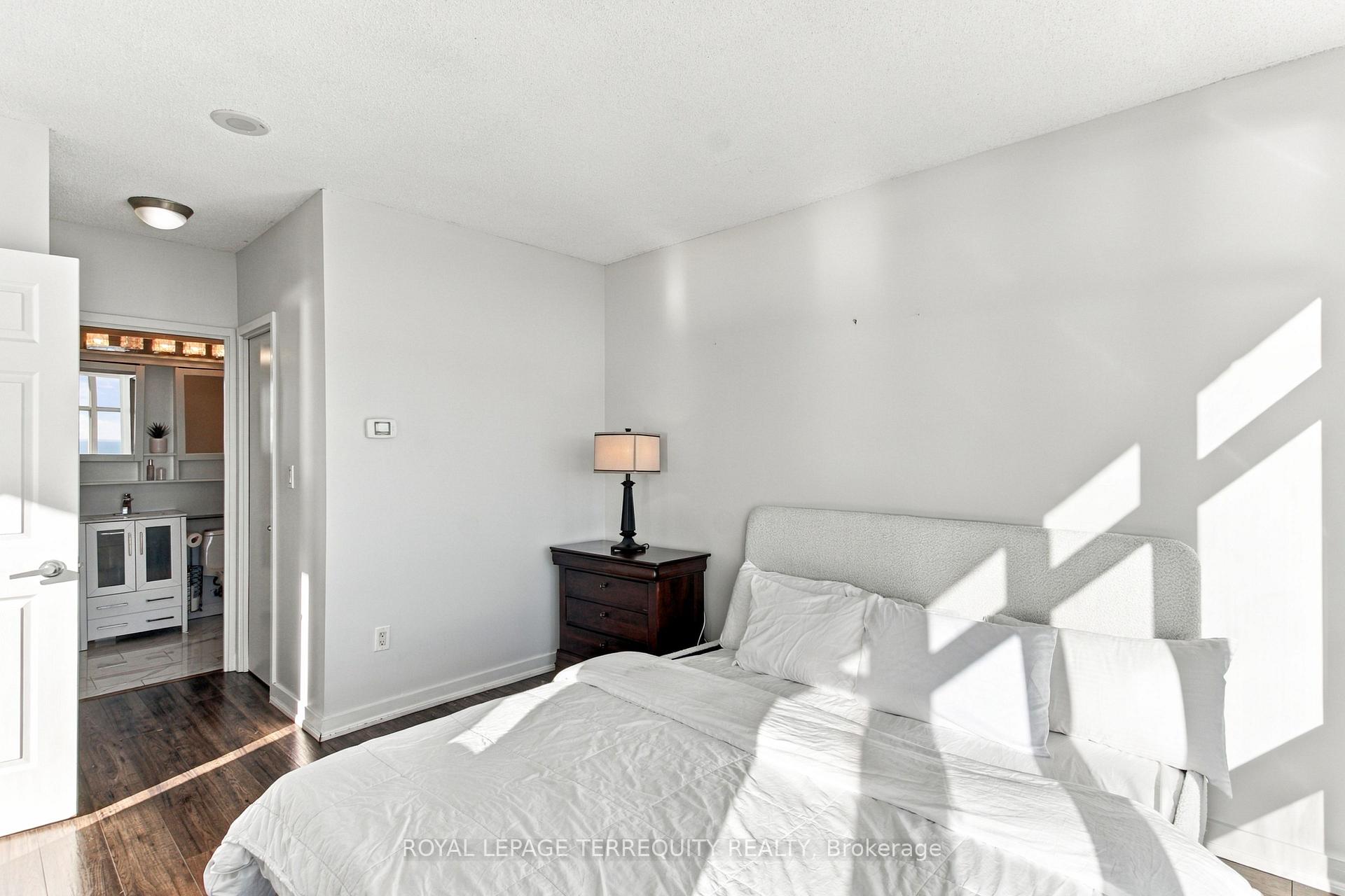 Photo 22 of Unit 4512, 35 Mariner Terrace, Toronto, Waterfront Communities — HOMEH
