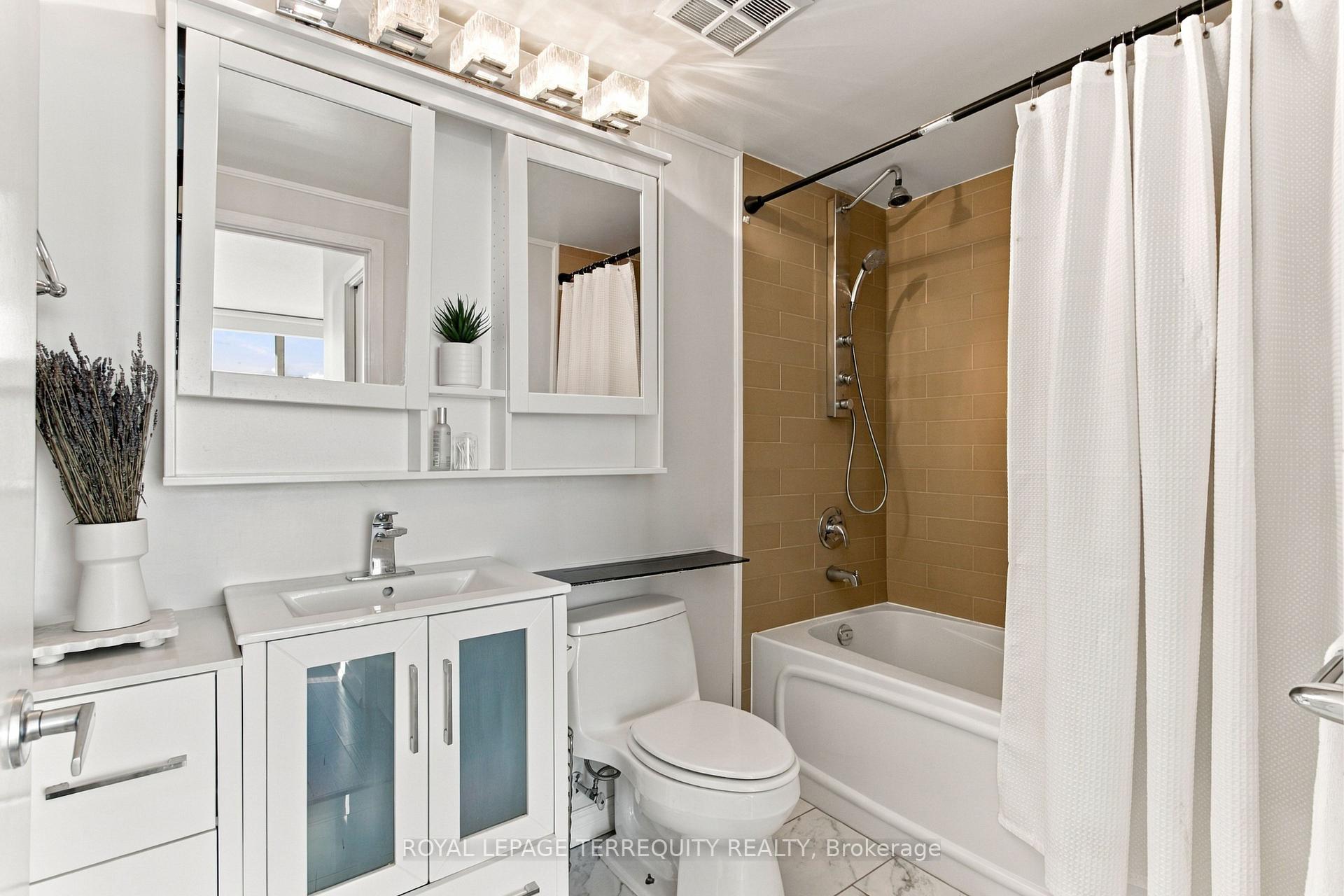 Photo 24 of Unit 4512, 35 Mariner Terrace, Toronto, Waterfront Communities — HOMEH