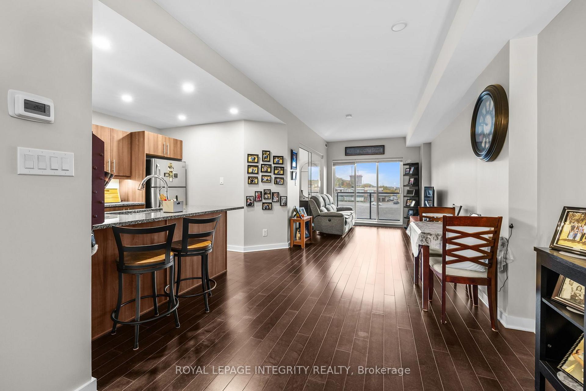 Photo 6 of Unit 309, 310 Centrum Boulevard, Ottawa, Bilberry Creek/Queenswood Heights — HOMEH