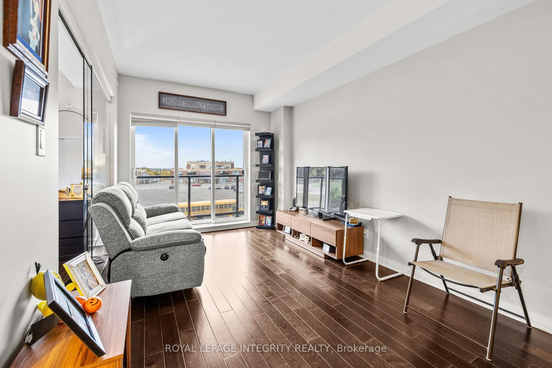 Photo 11 of Unit 309, 310 Centrum Boulevard, Ottawa, Bilberry Creek/Queenswood Heights — HOMEH