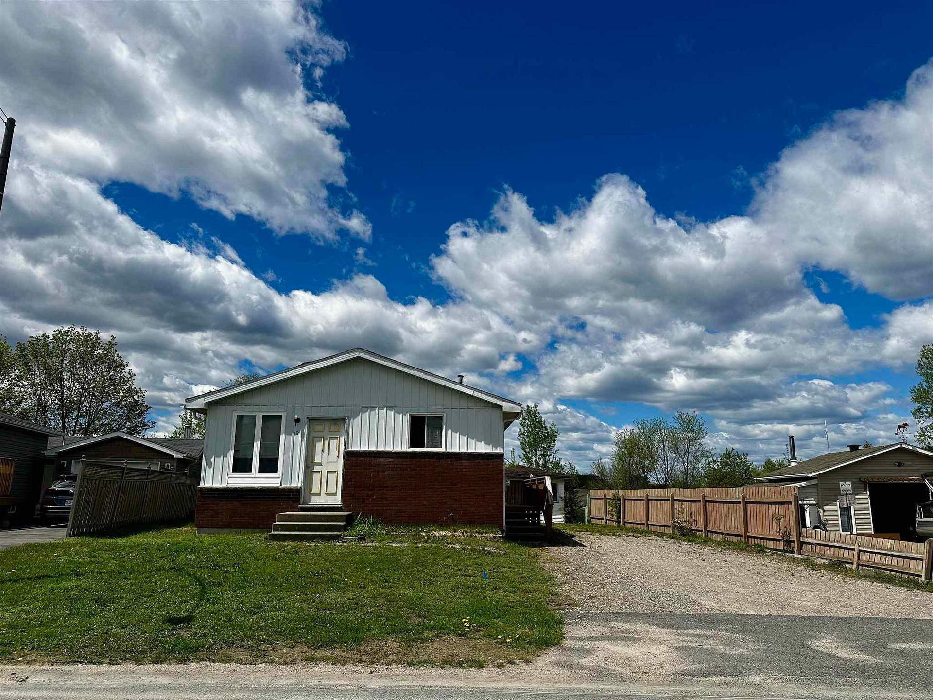 Photo 2 of 12 Lauzon Crescent, Elliot Lake — HOMEH