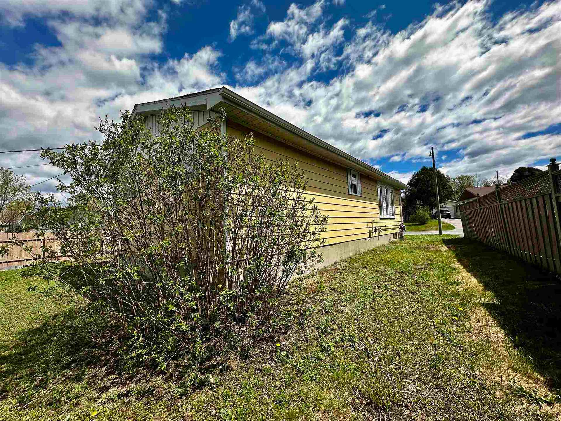 Photo 4 of 12 Lauzon Crescent, Elliot Lake — HOMEH