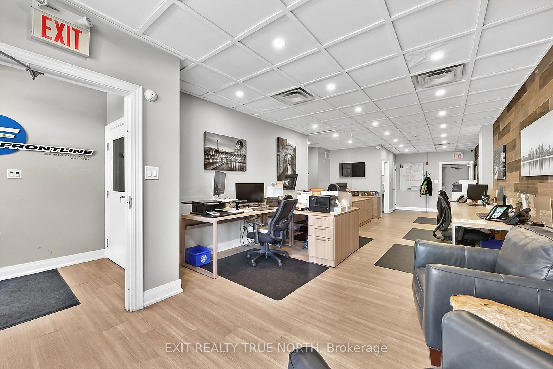 Photo 4 of 2080 Pine Street, Burlington, Brant — HOMEH