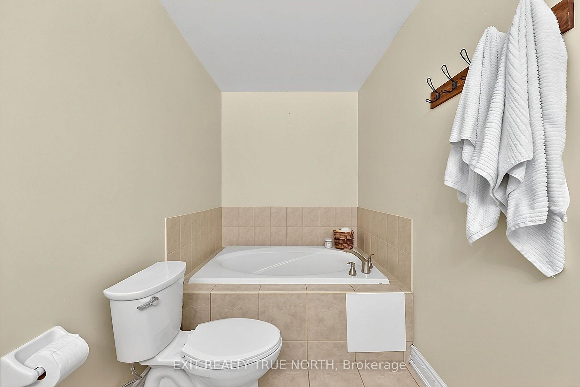 Photo 32 of 2080 Pine Street, Burlington, Brant — HOMEH