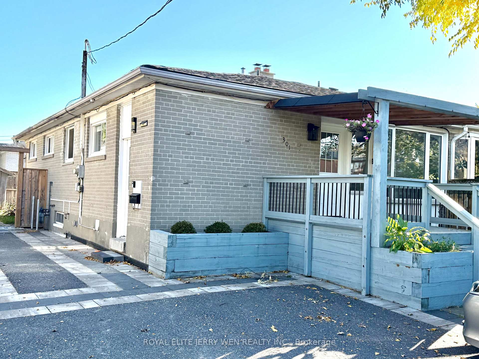 Photo of Unit Basement, 301 Axminster Drive