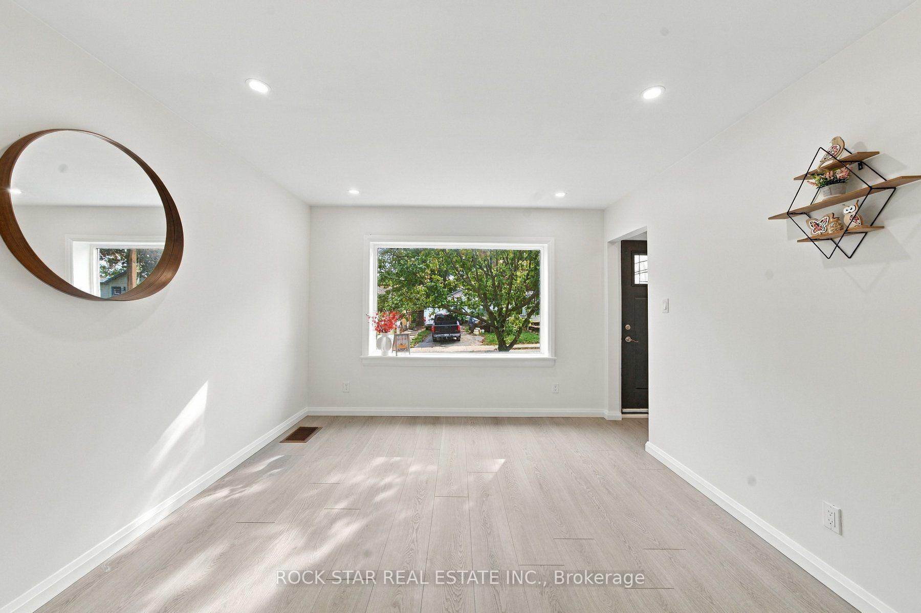 Photo 3 of 294 east 28th Street, Hamilton, Burkholme — HOMEH