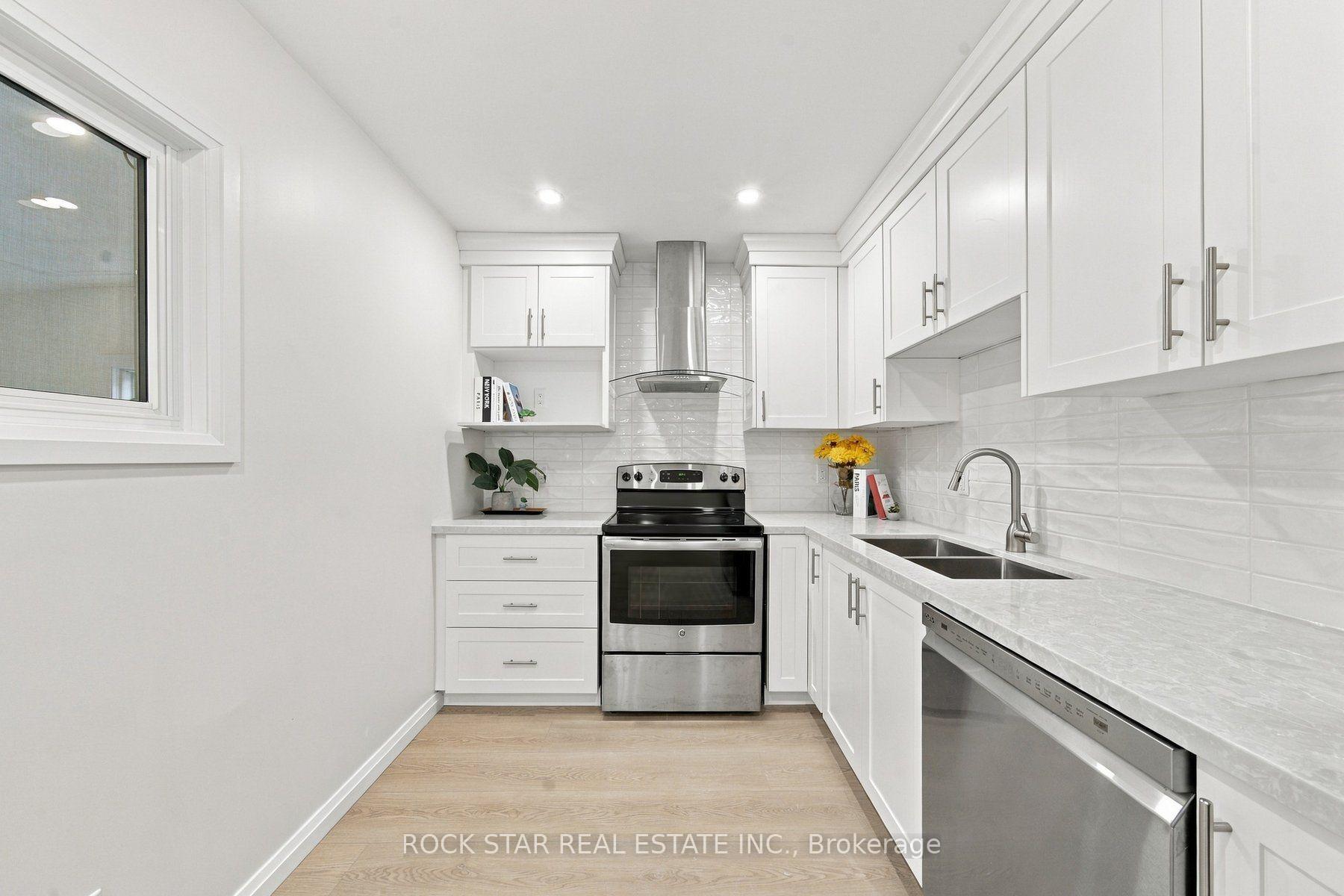 Photo 11 of 294 east 28th Street, Hamilton, Burkholme — HOMEH