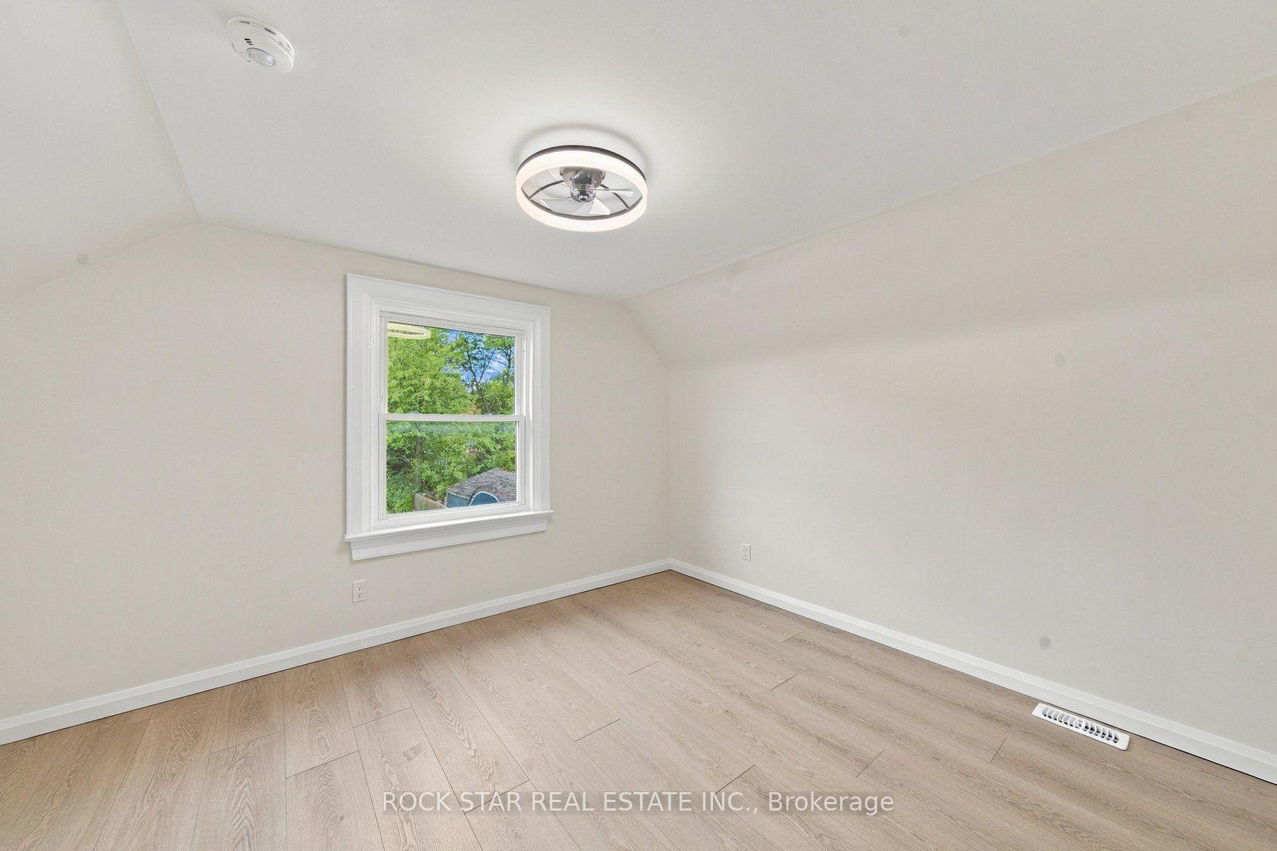 Photo 17 of 294 east 28th Street, Hamilton, Burkholme — HOMEH