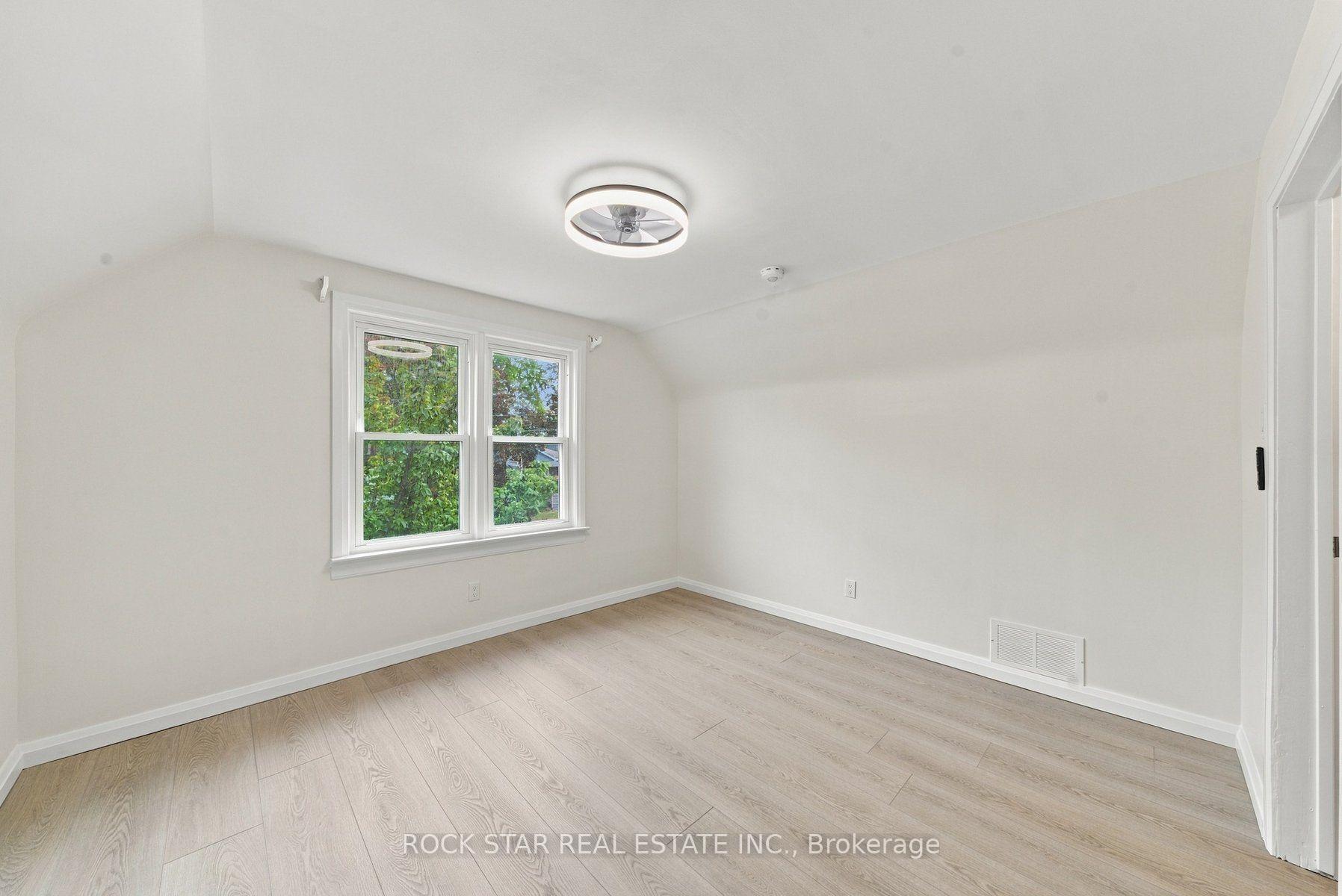 Photo 19 of 294 east 28th Street, Hamilton, Burkholme — HOMEH