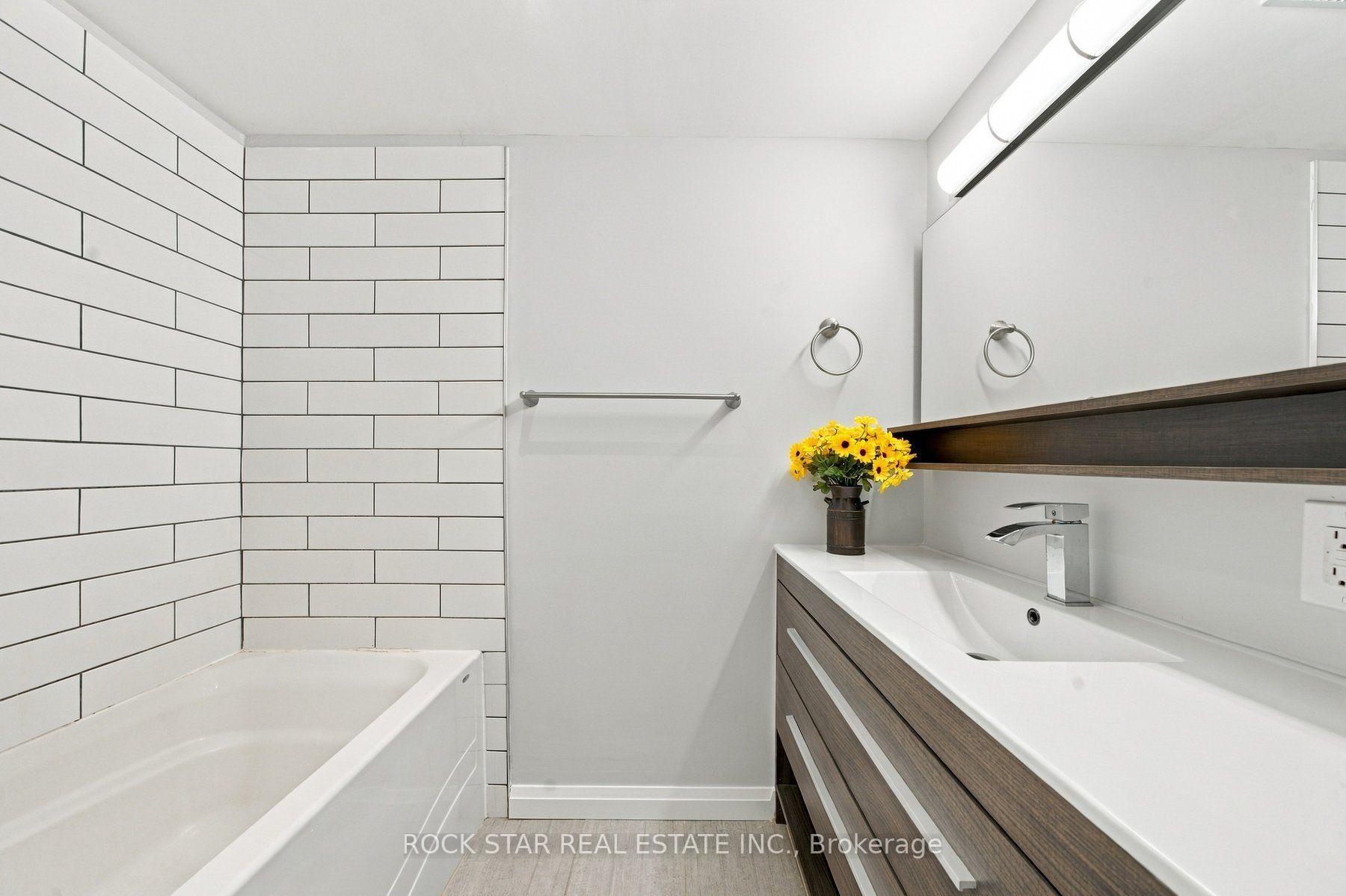 Photo 31 of 294 east 28th Street, Hamilton, Burkholme — HOMEH