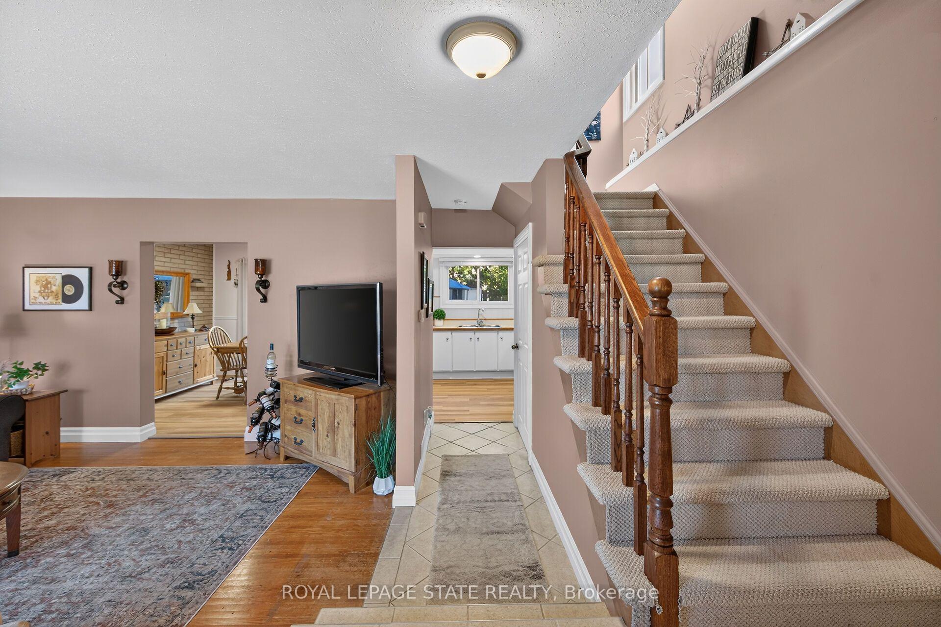 Photo 3 of 995 Upper Wellington Street, Hamilton, Bruleville — HOMEH