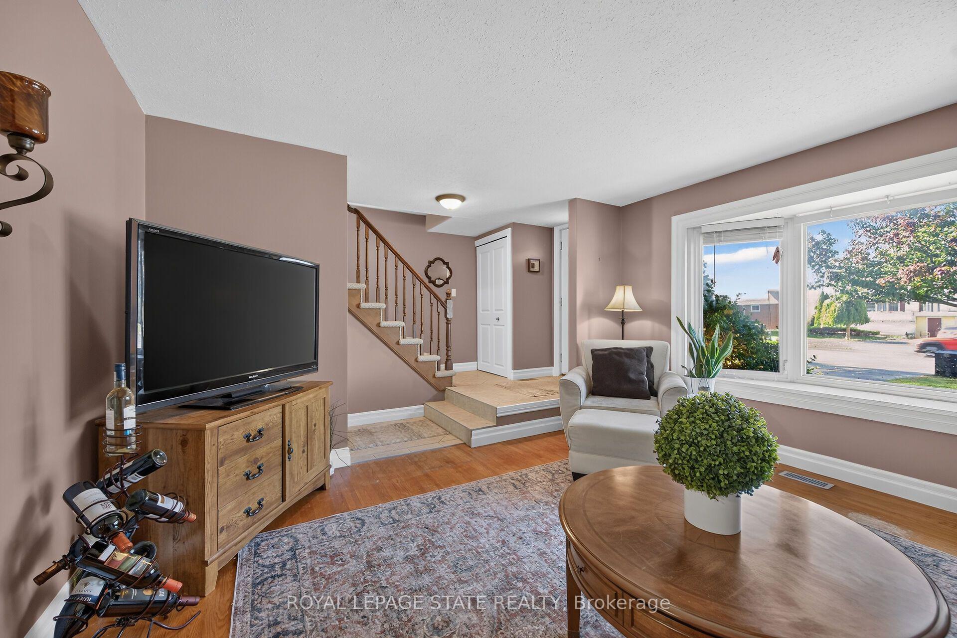 Photo 8 of 995 Upper Wellington Street, Hamilton, Bruleville — HOMEH