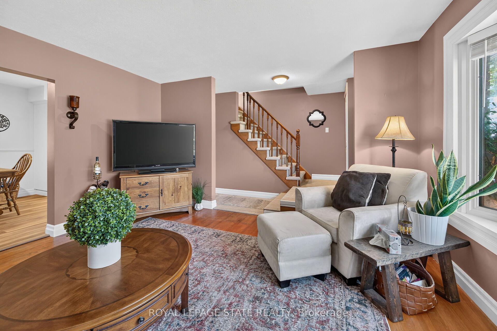 Photo 10 of 995 Upper Wellington Street, Hamilton, Bruleville — HOMEH
