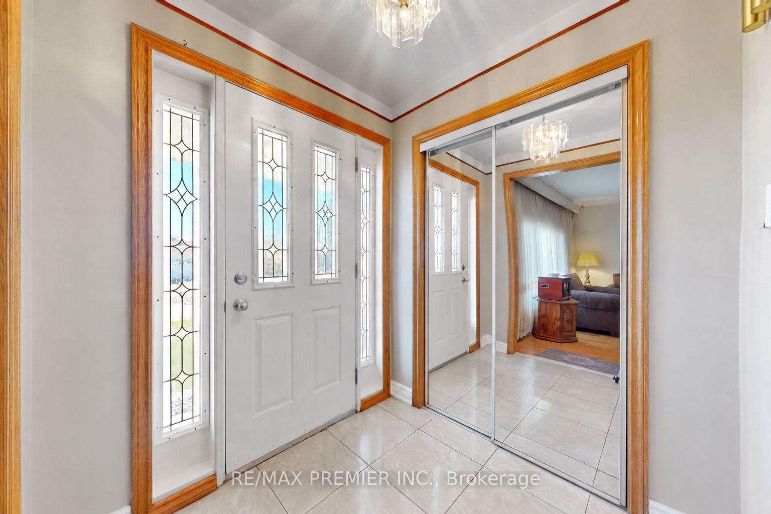 Photo 3 of 7553 Rockhill Road, Mississauga, Malton — HOMEH