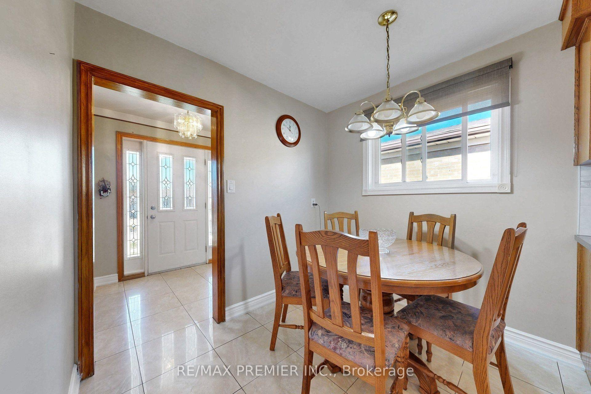 Photo 4 of 7553 Rockhill Road, Mississauga, Malton — HOMEH