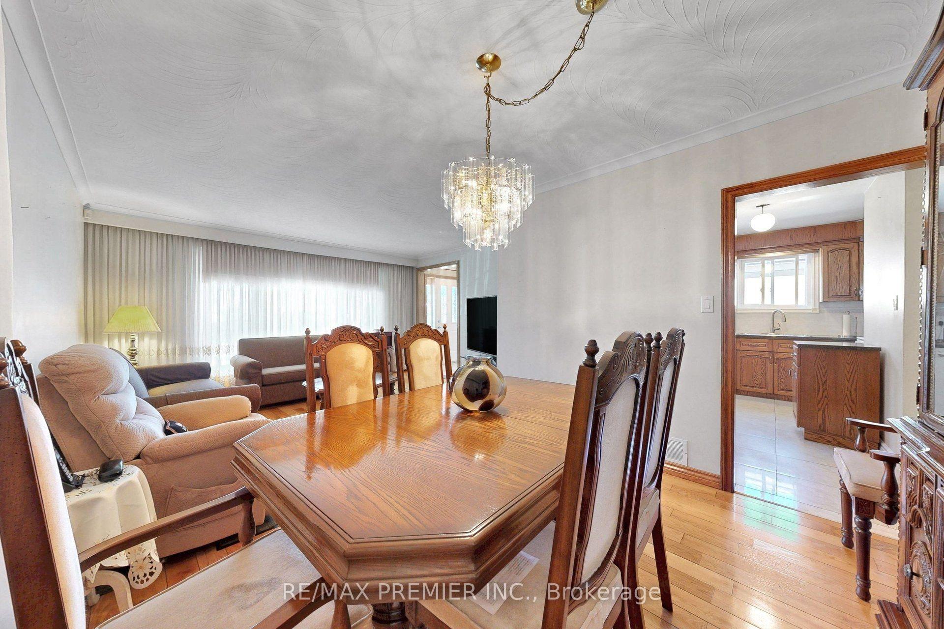 Photo 8 of 7553 Rockhill Road, Mississauga, Malton — HOMEH