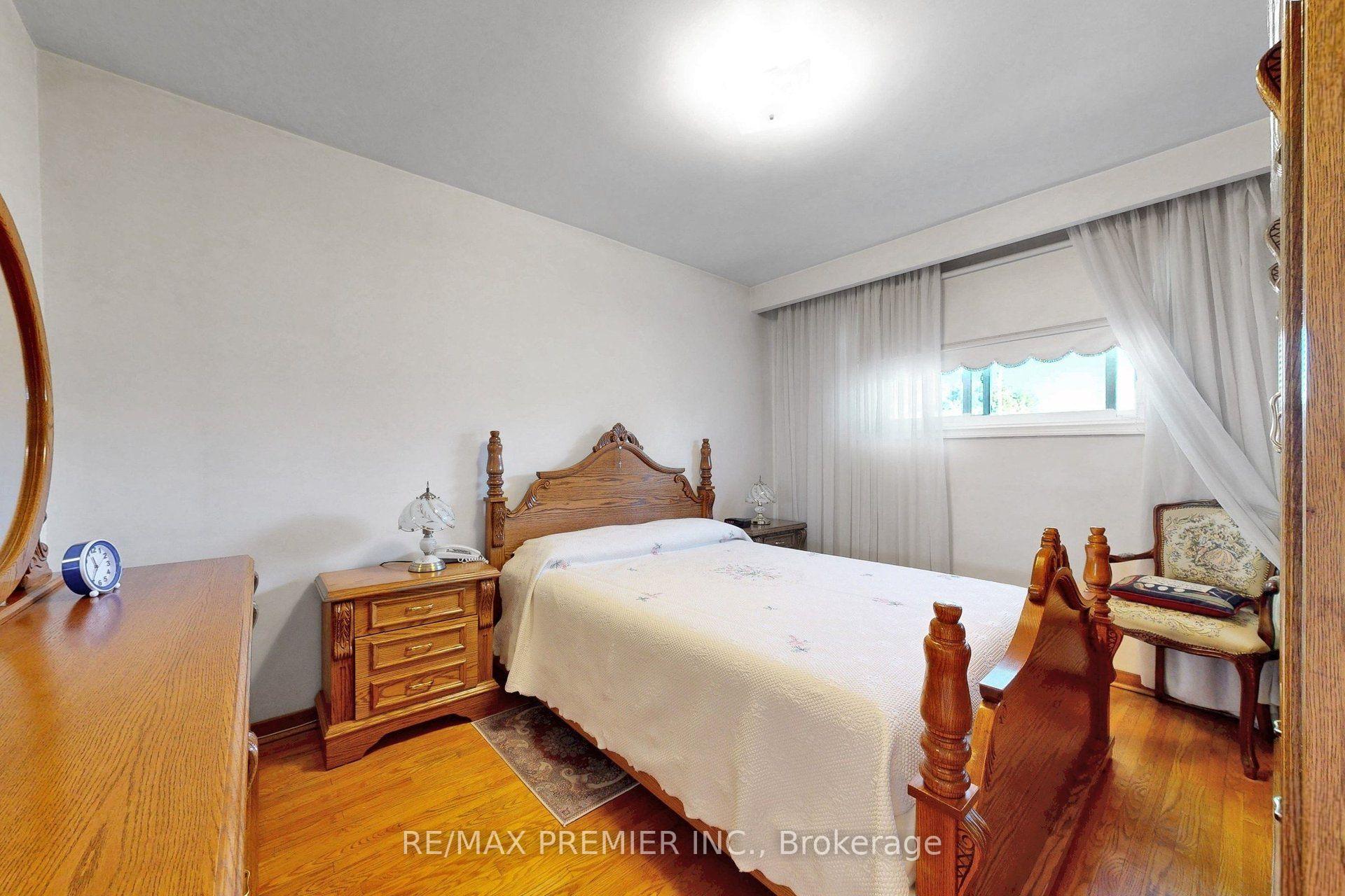 Photo 9 of 7553 Rockhill Road, Mississauga, Malton — HOMEH