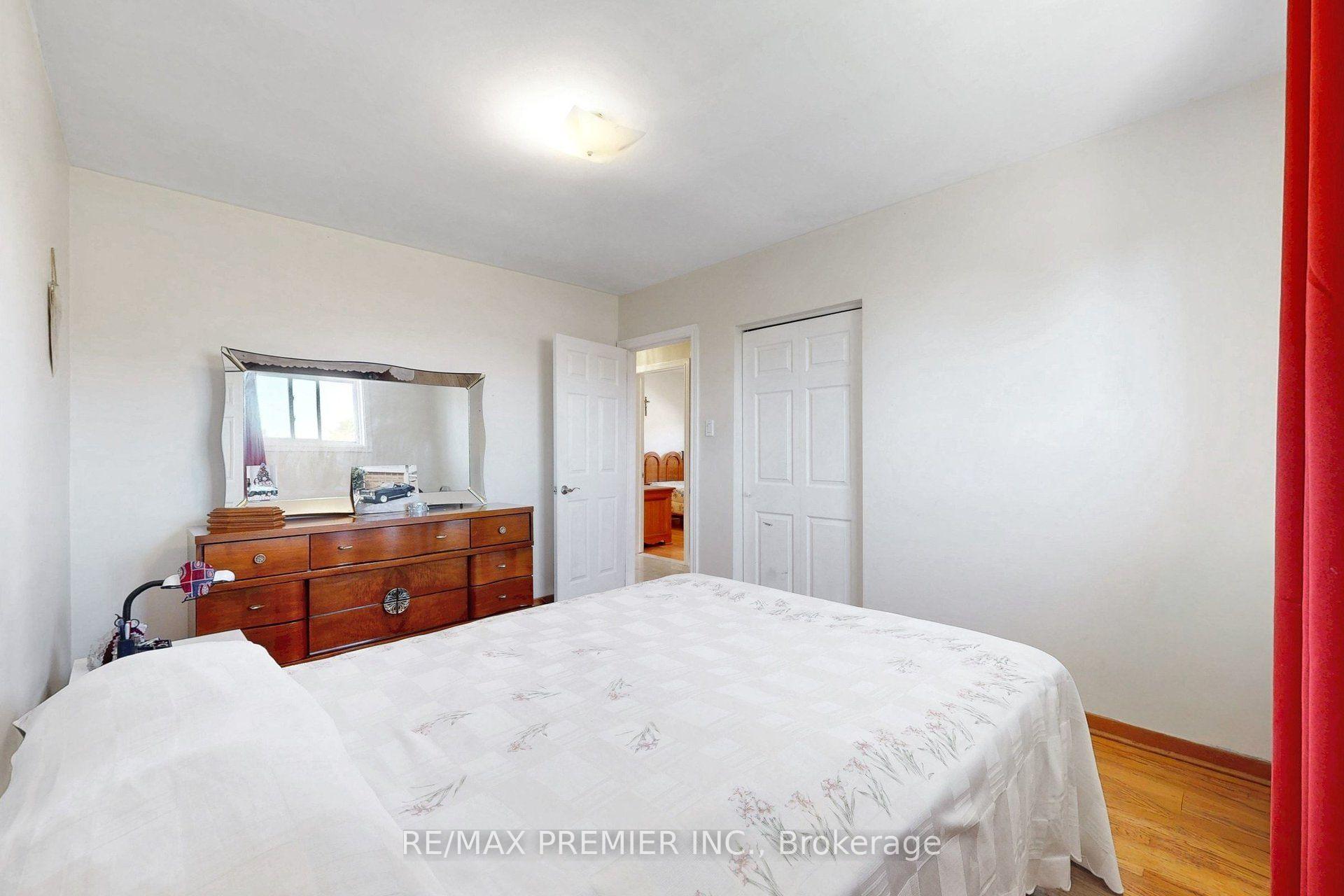 Photo 10 of 7553 Rockhill Road, Mississauga, Malton — HOMEH