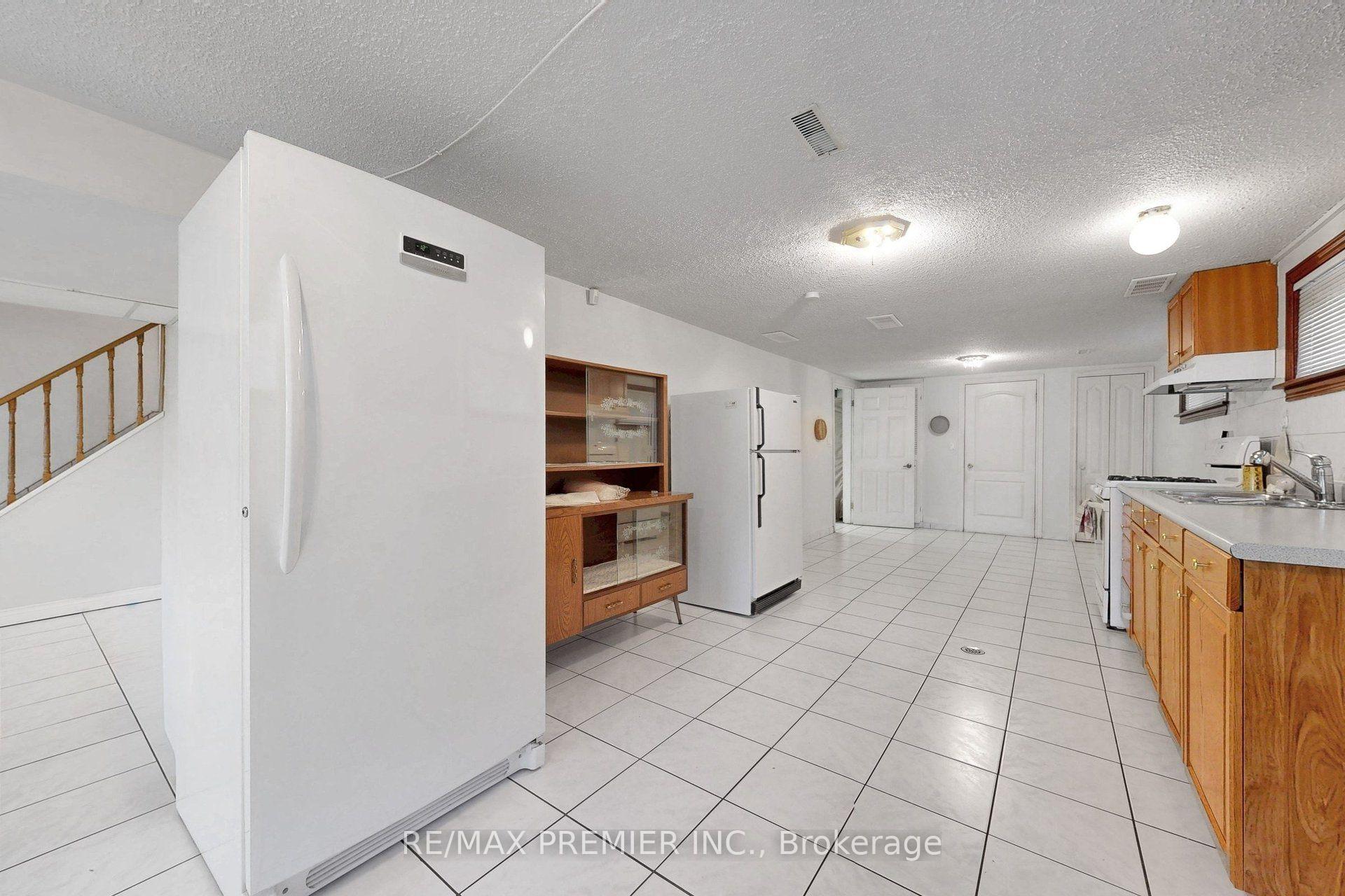 Photo 19 of 7553 Rockhill Road, Mississauga, Malton — HOMEH